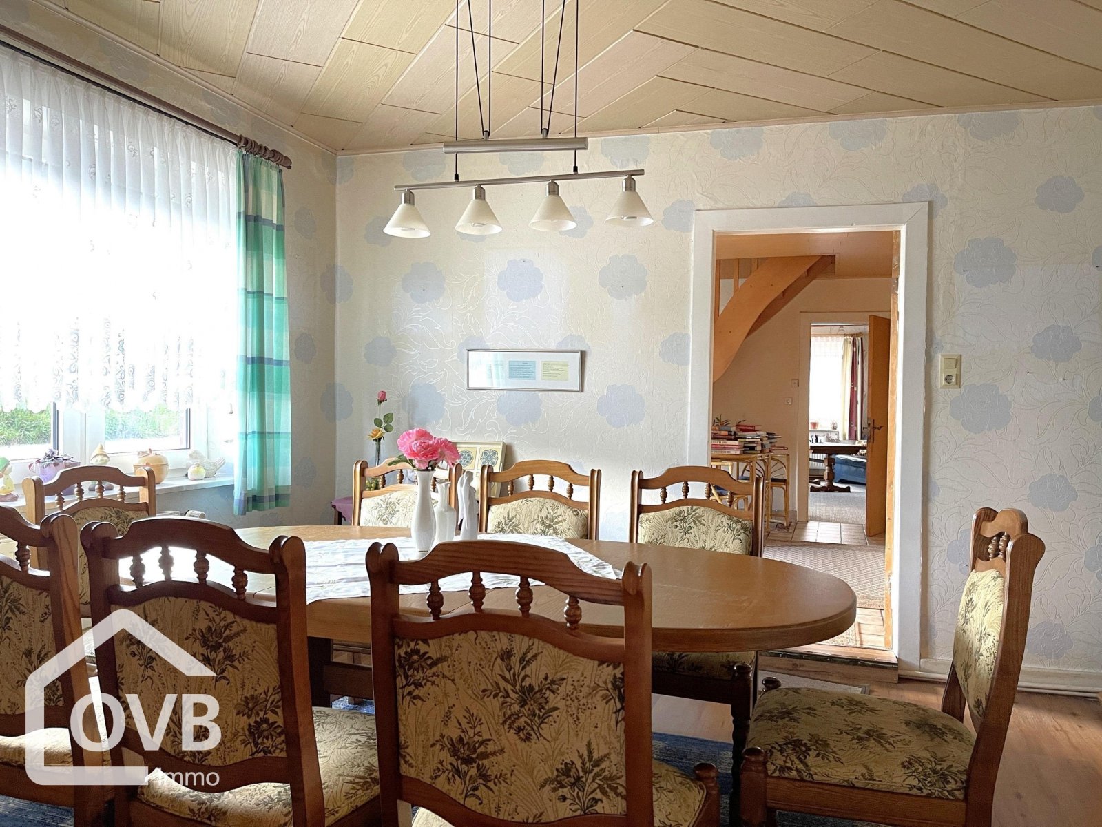 Esszimmer vor der Küche (EG) Esszimmer vor der Küche (EG)