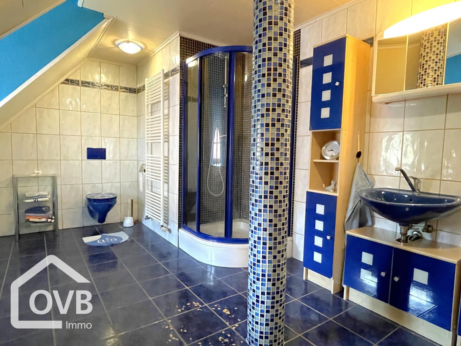 Badezimmer (OG) Badezimmer (OG)