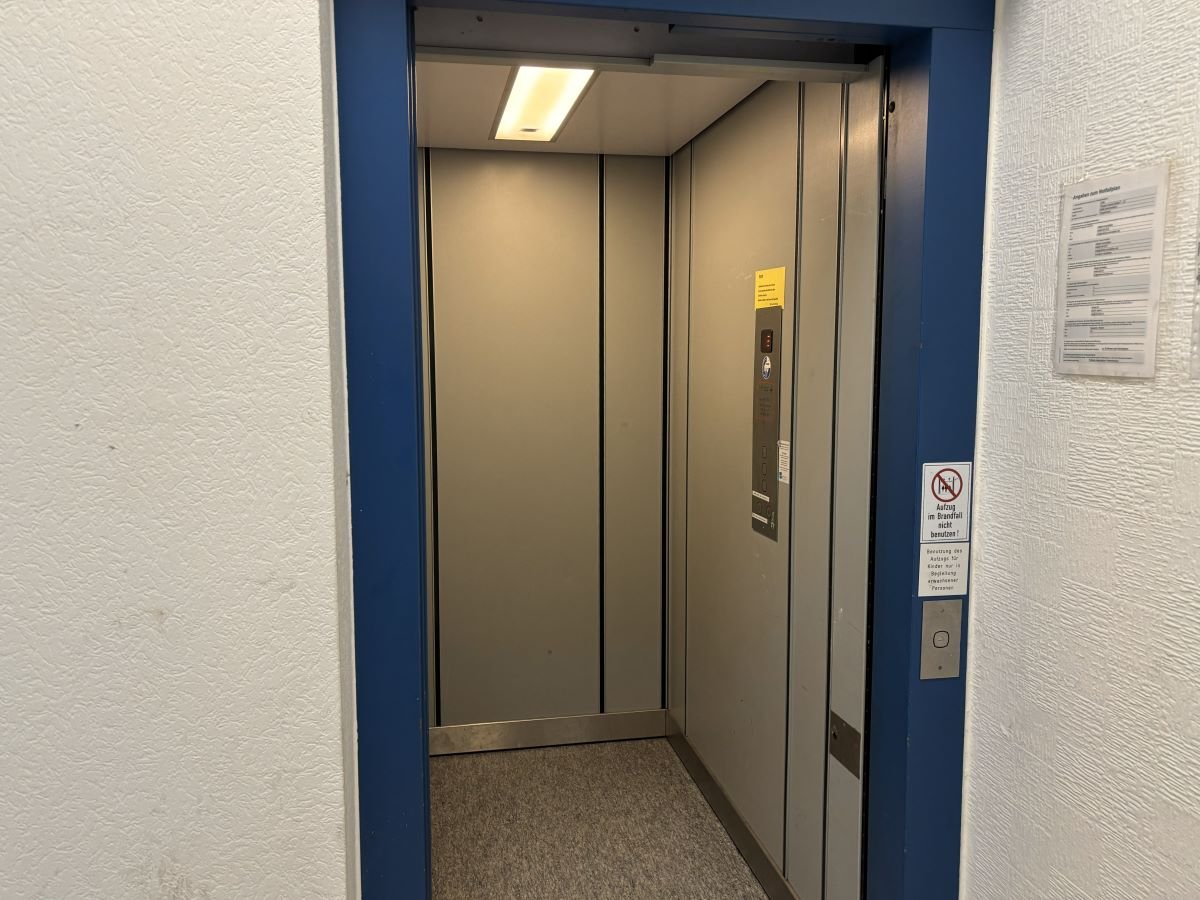 Aufzug Aufzug