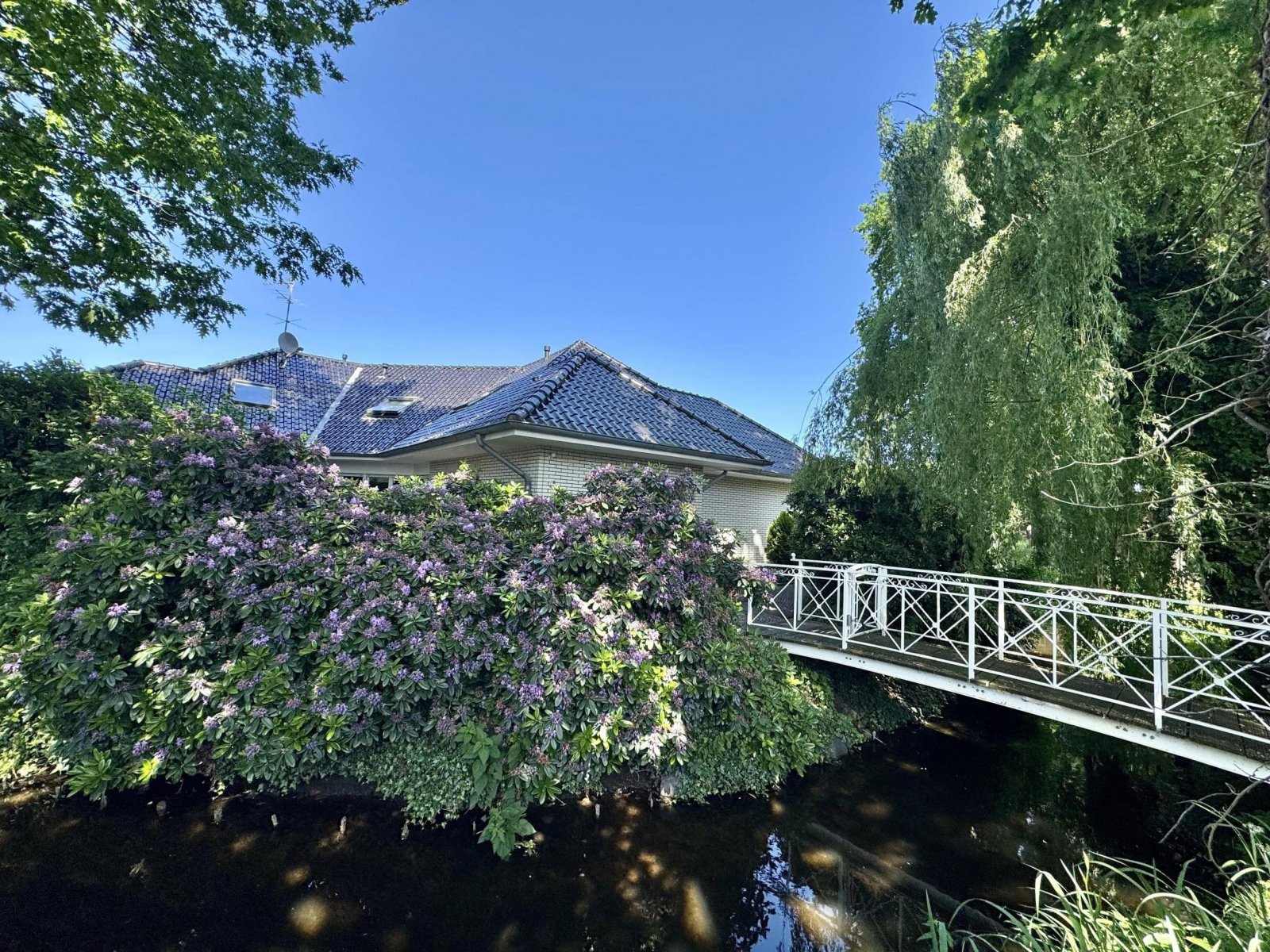 Brücke zum Garten