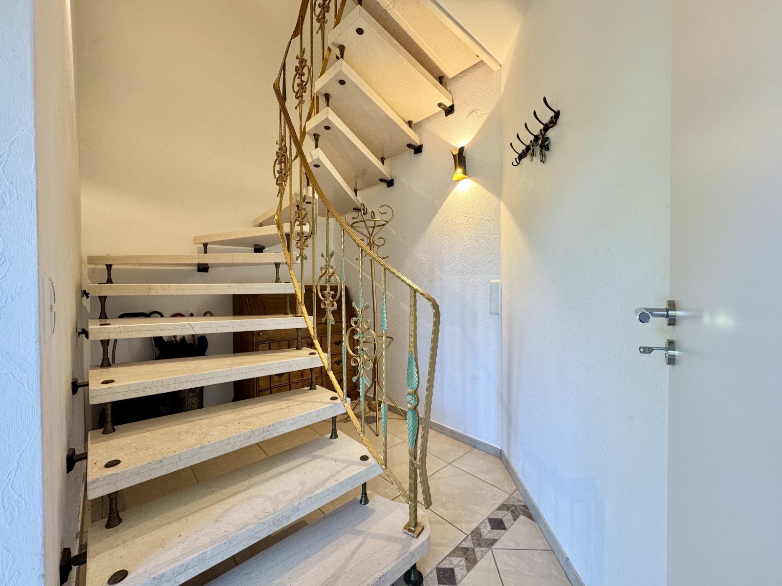 Flurtreppe ins DG