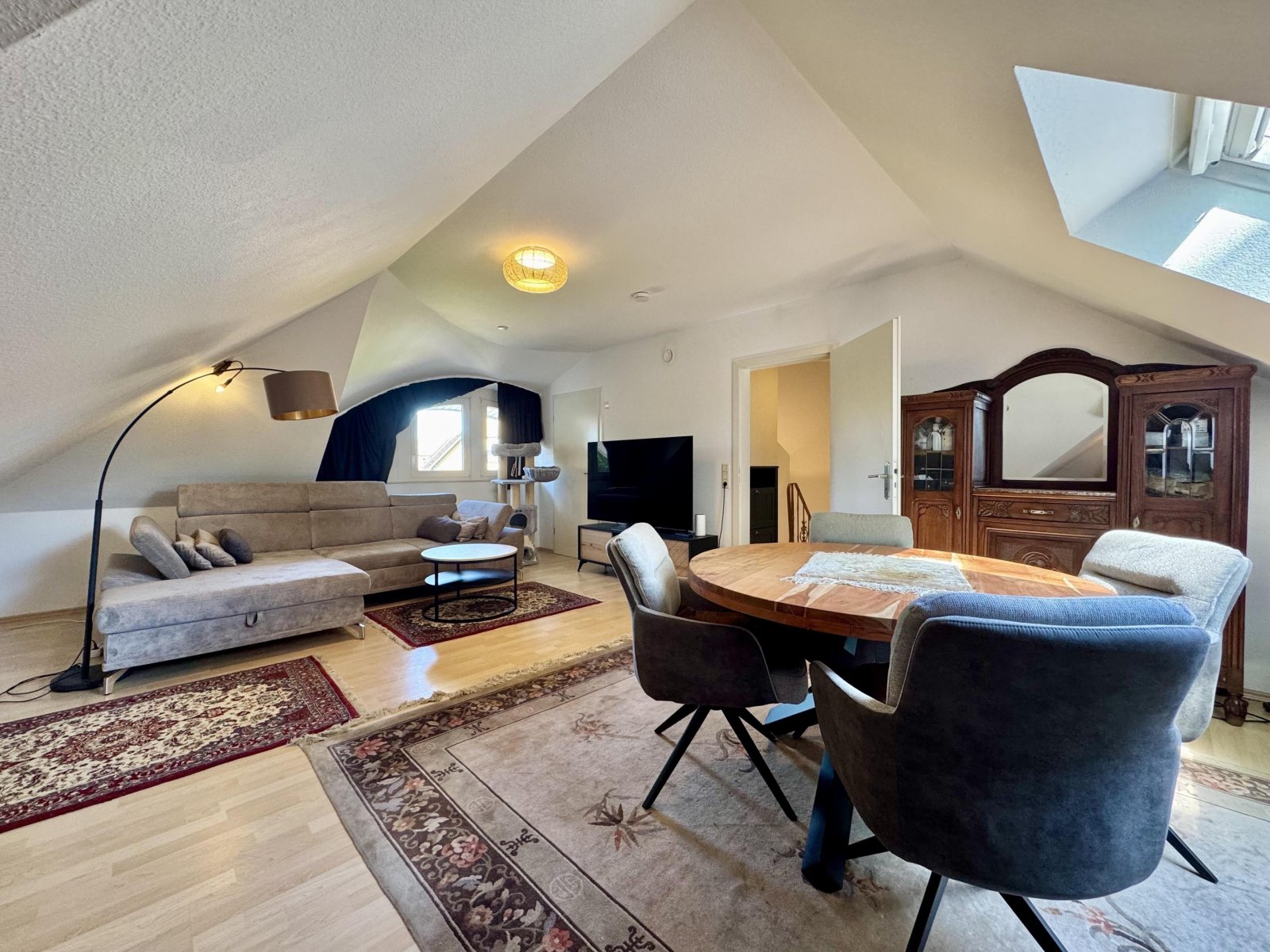 Wohn-/Esszimmer DG