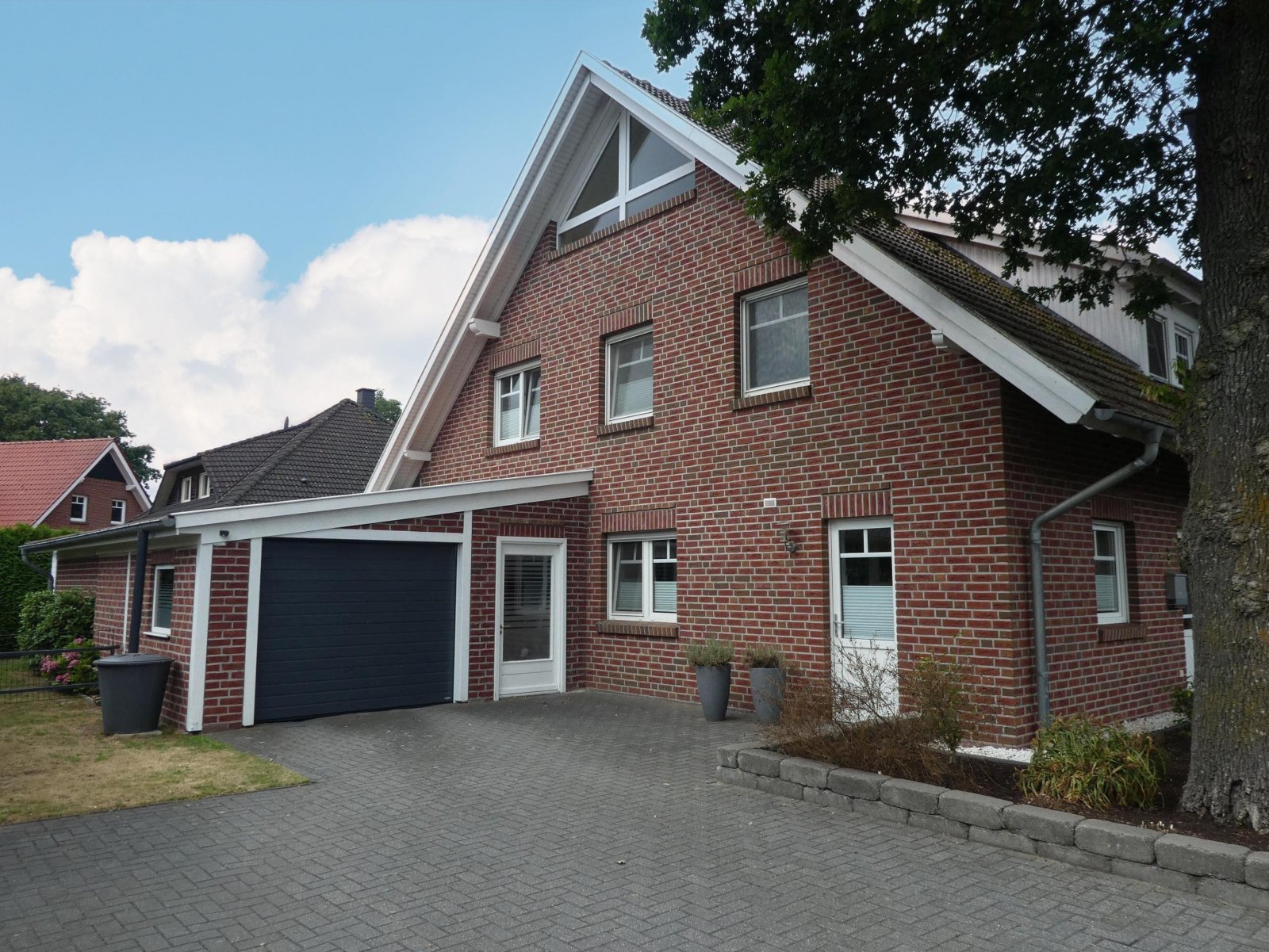 Straßenansicht Straßenansicht