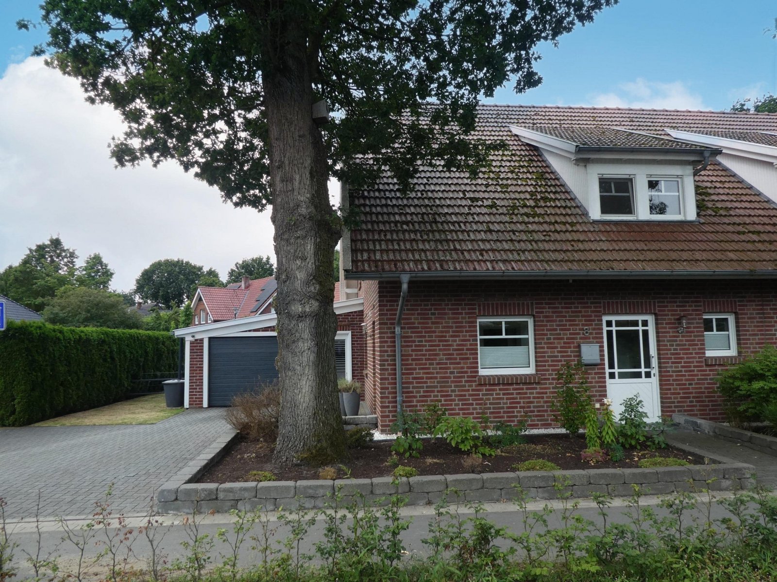 Straßenansicht Straßenansicht