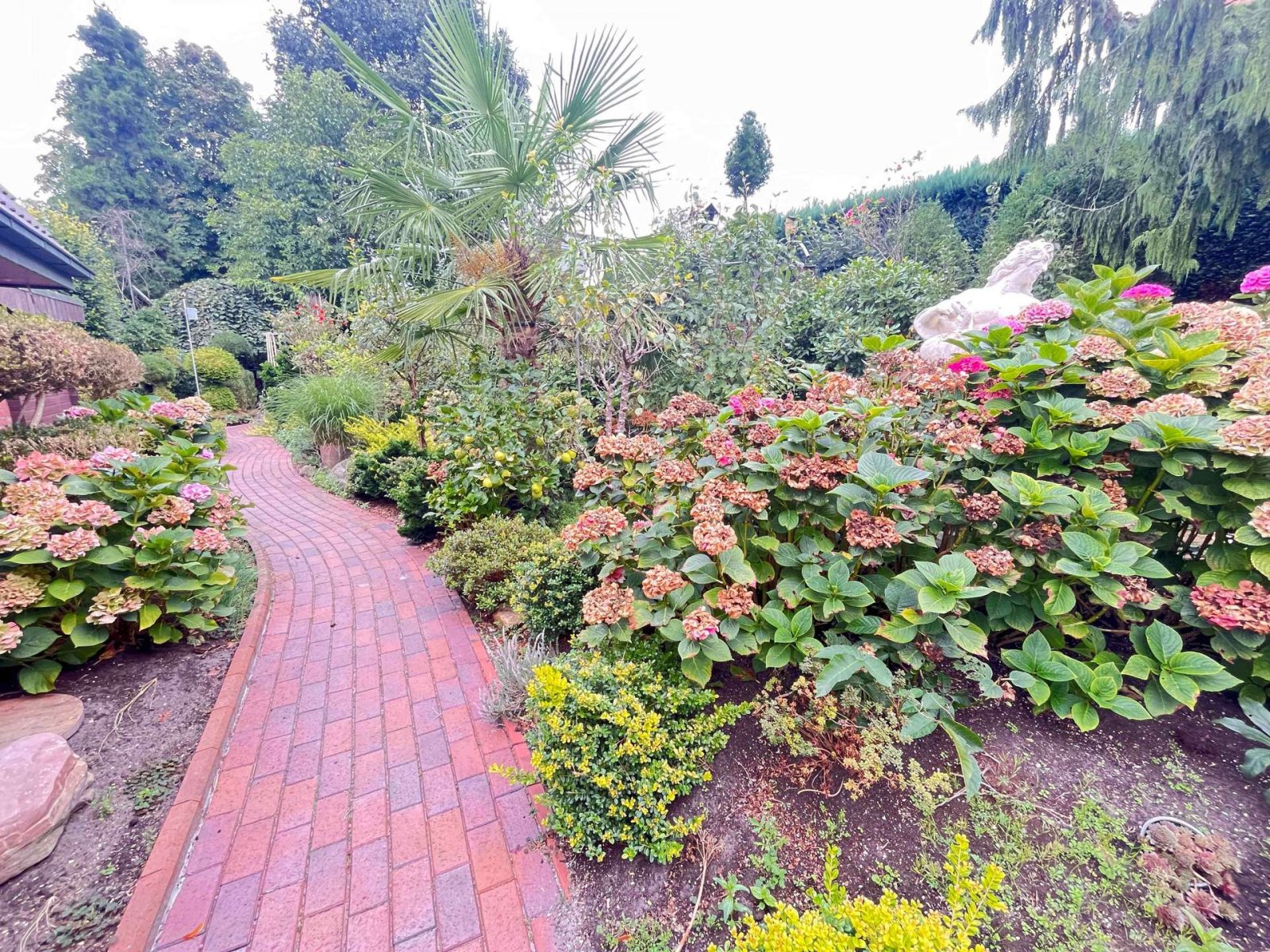 Gehwege durch den Garten Gehwege durch den Garten