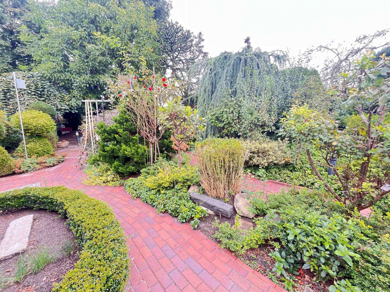 Gehwege durch den Garten Gehwege durch den Garten