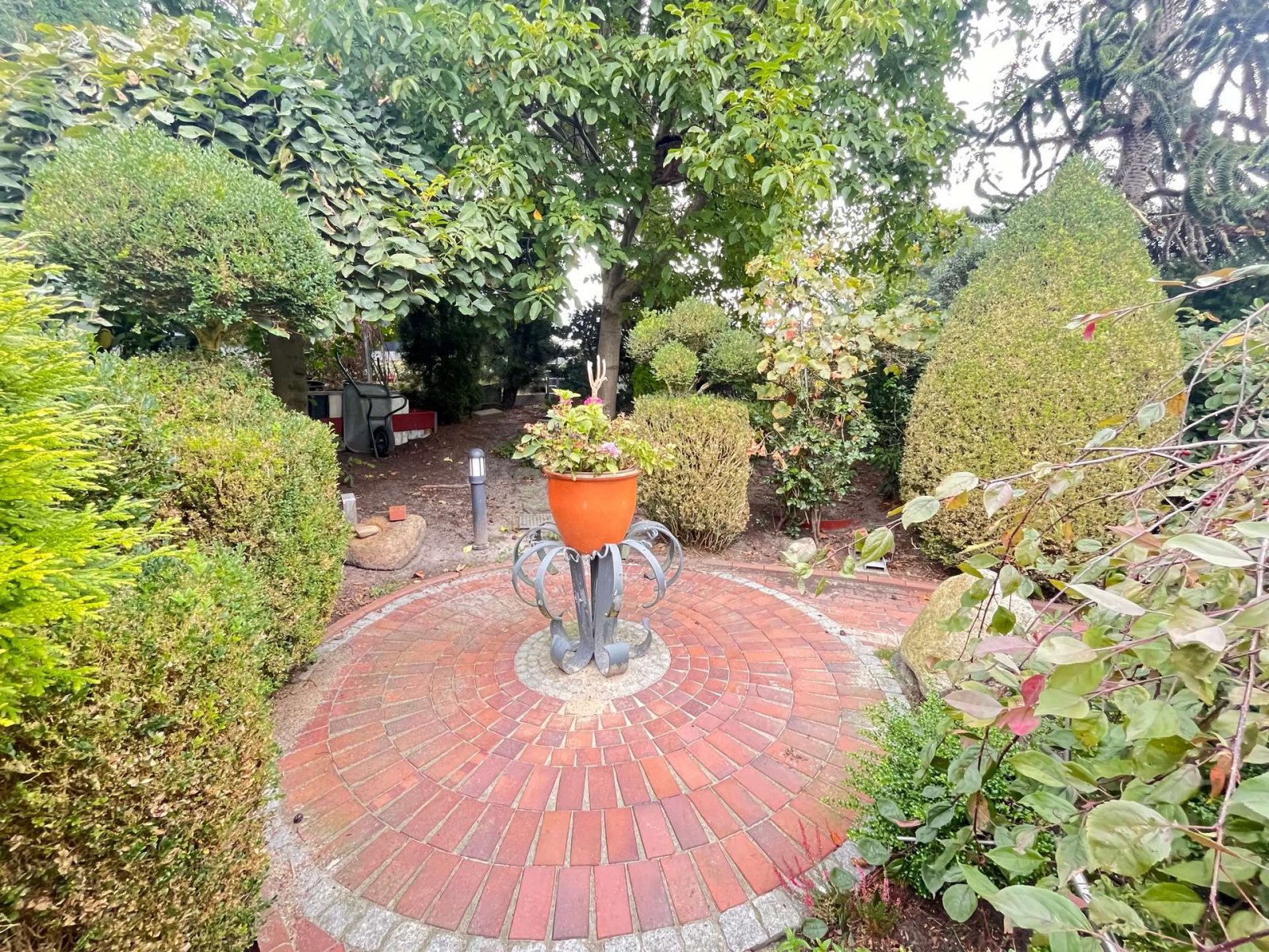 Gehwege durch den Garten Gehwege durch den Garten