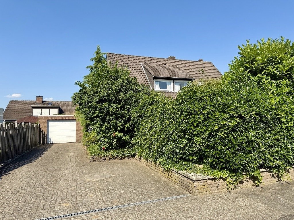 Hofzufahrt Hofzufahrt