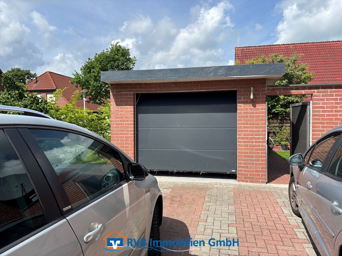 Garage vor dem Haus Garage vor dem Haus