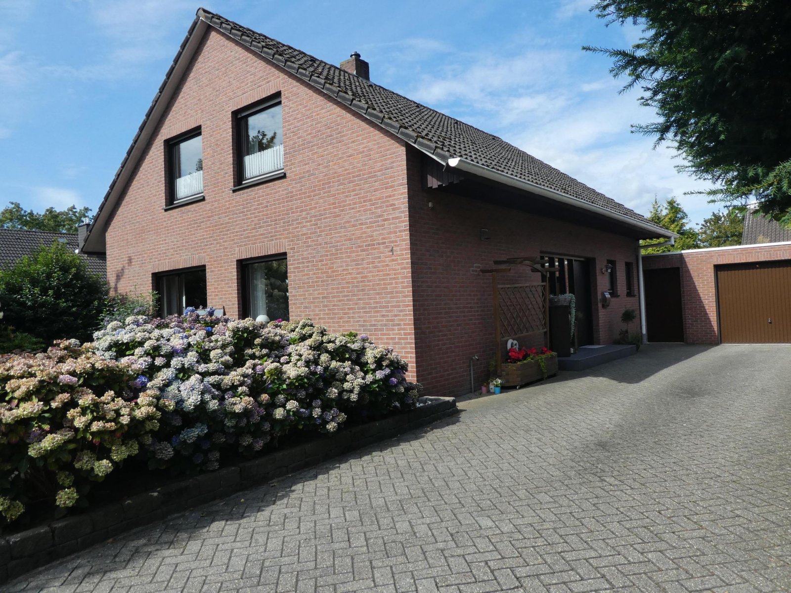 Straßenansicht Straßenansicht