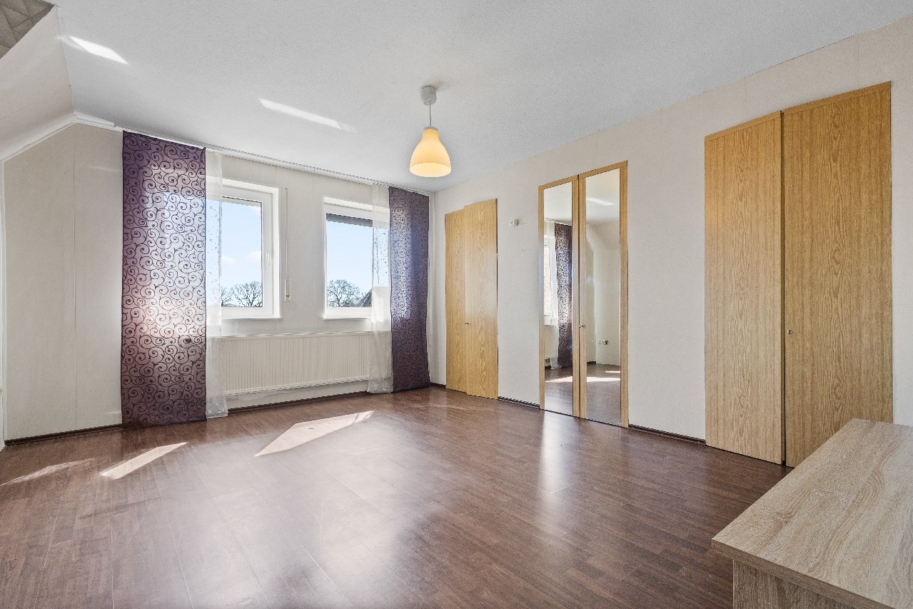 Zimmer 1 Dachgeschoss Zimmer 1 Dachgeschoss