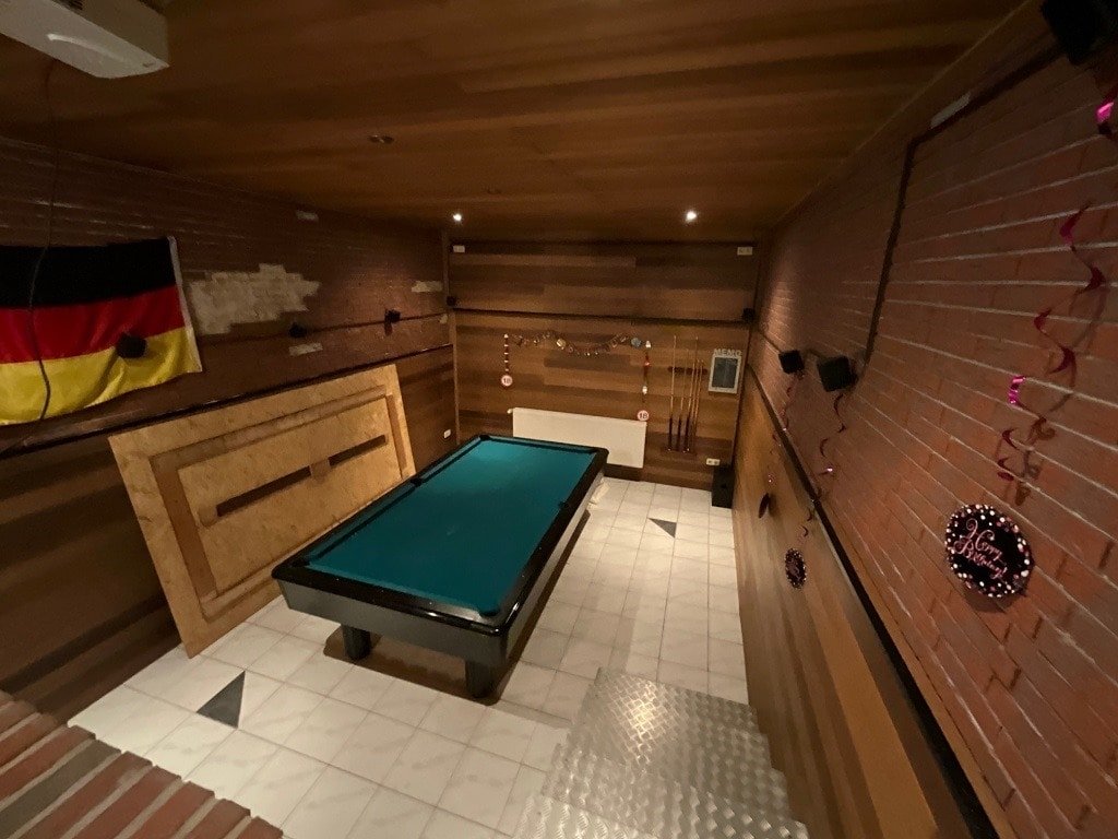 Keller