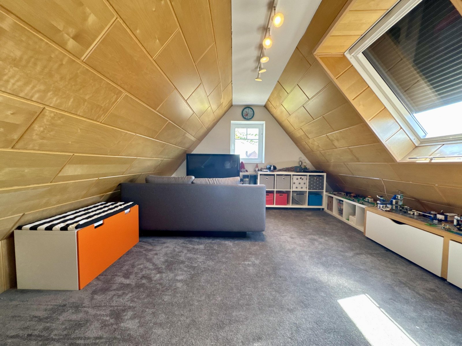 Ausgebautes Zimmer auf dem Dachboden Ausgebautes Zimmer auf dem Dachboden