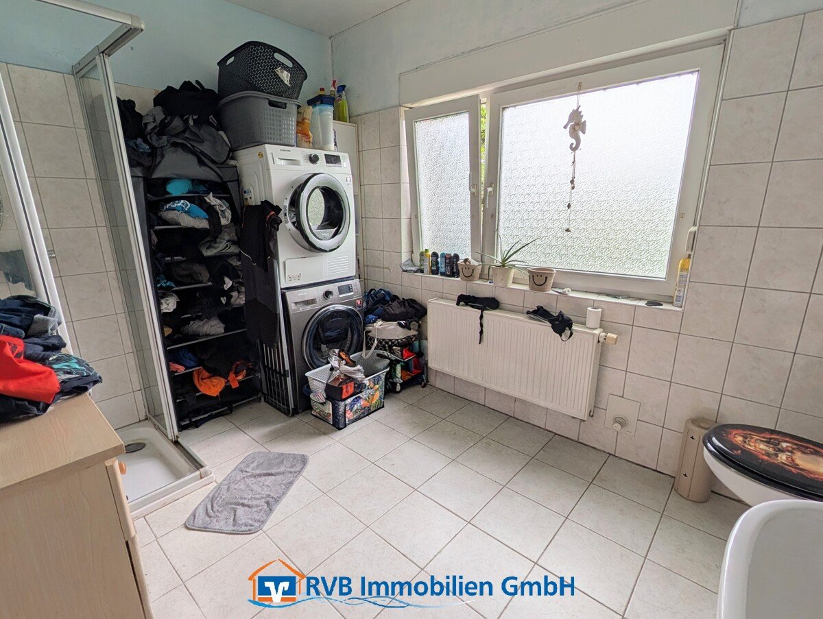 Badezimmer mit Dusche und WC im EG Badezimmer mit Dusche und WC im EG