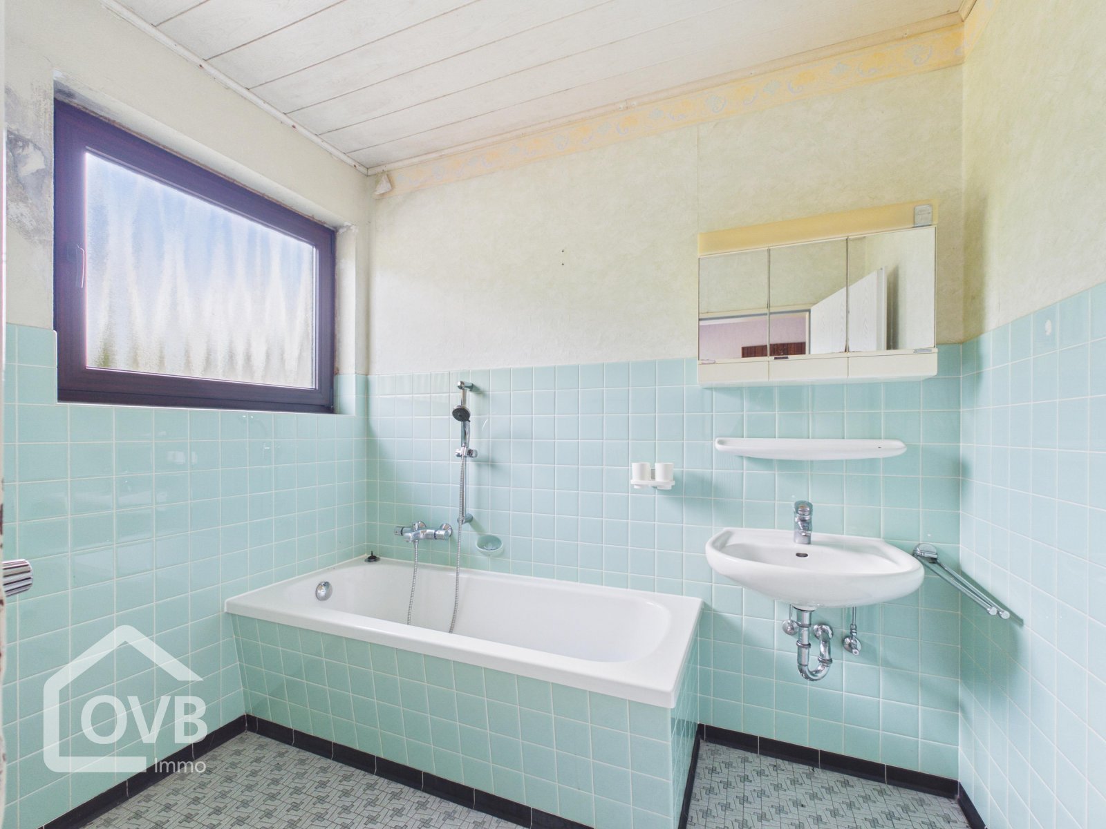 Wannenbad EG
