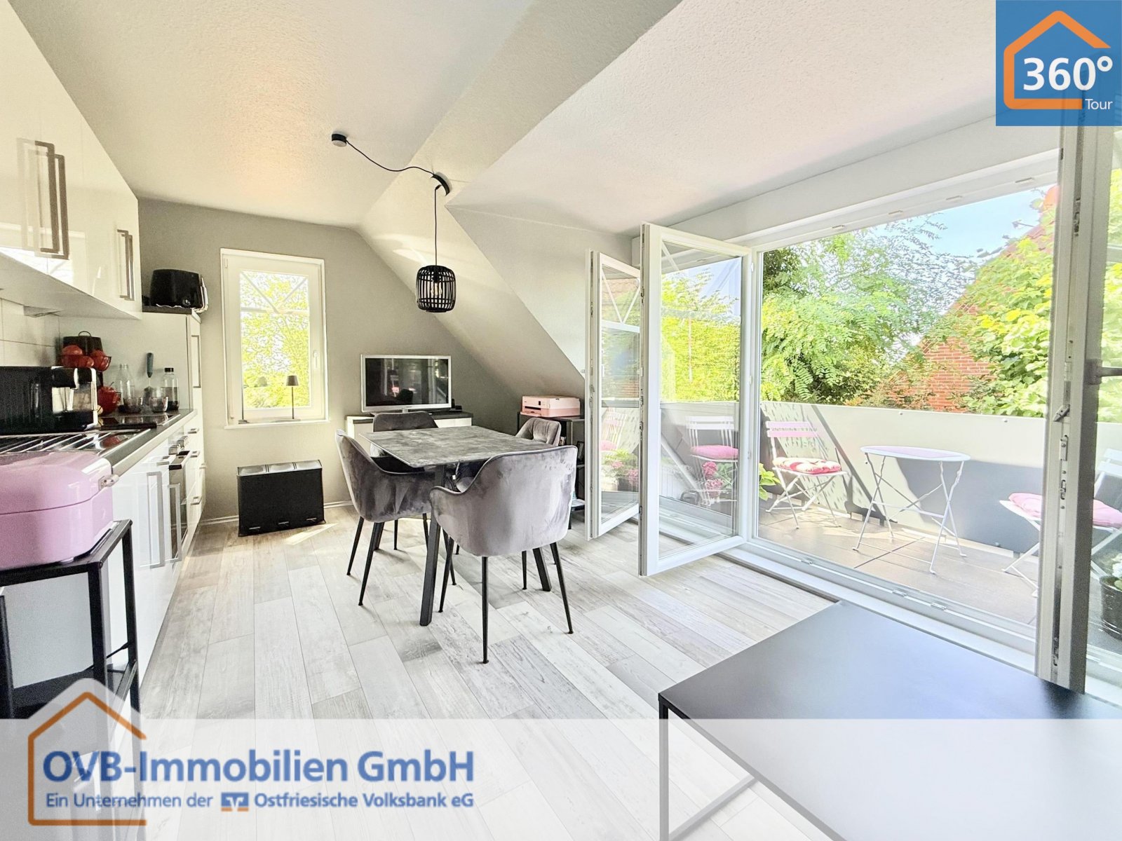 Krummhörn: Ihr Platz am Meer - stilvolle Ferienwohnung mit Balkon in Greetsiel Krummhörn: Ihr Platz am Meer - stilvolle Ferienwohnung mit Balkon in Greetsiel
