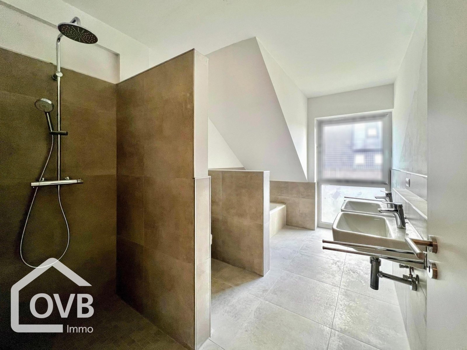 Badezimmer (Abbildung ähnlich) Badezimmer (Abbildung ähnlich)
