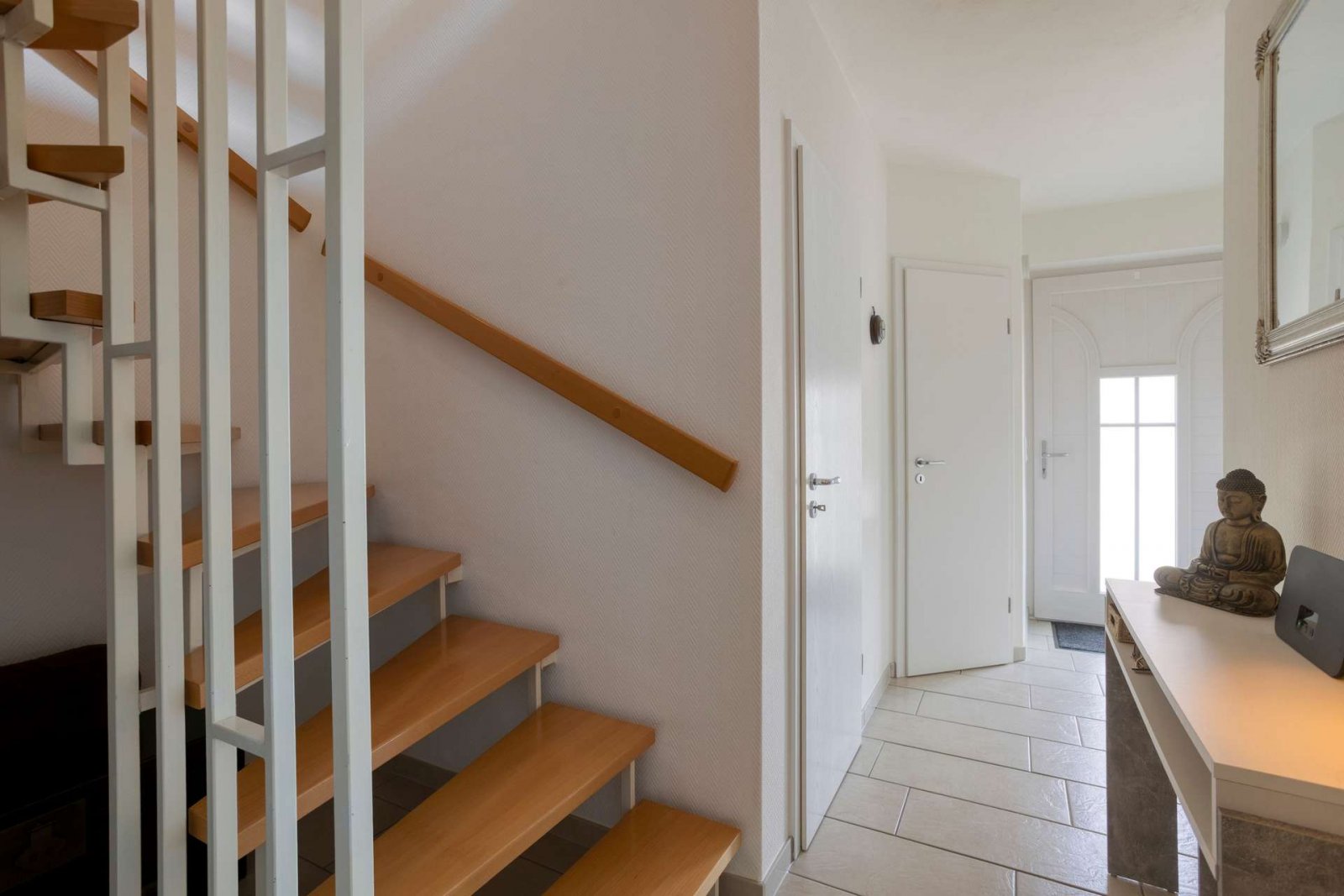 Flur mit Treppe Flur mit Treppe