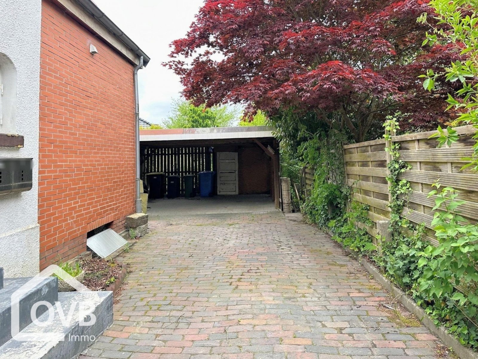 Auffahrt/Carport Auffahrt/Carport