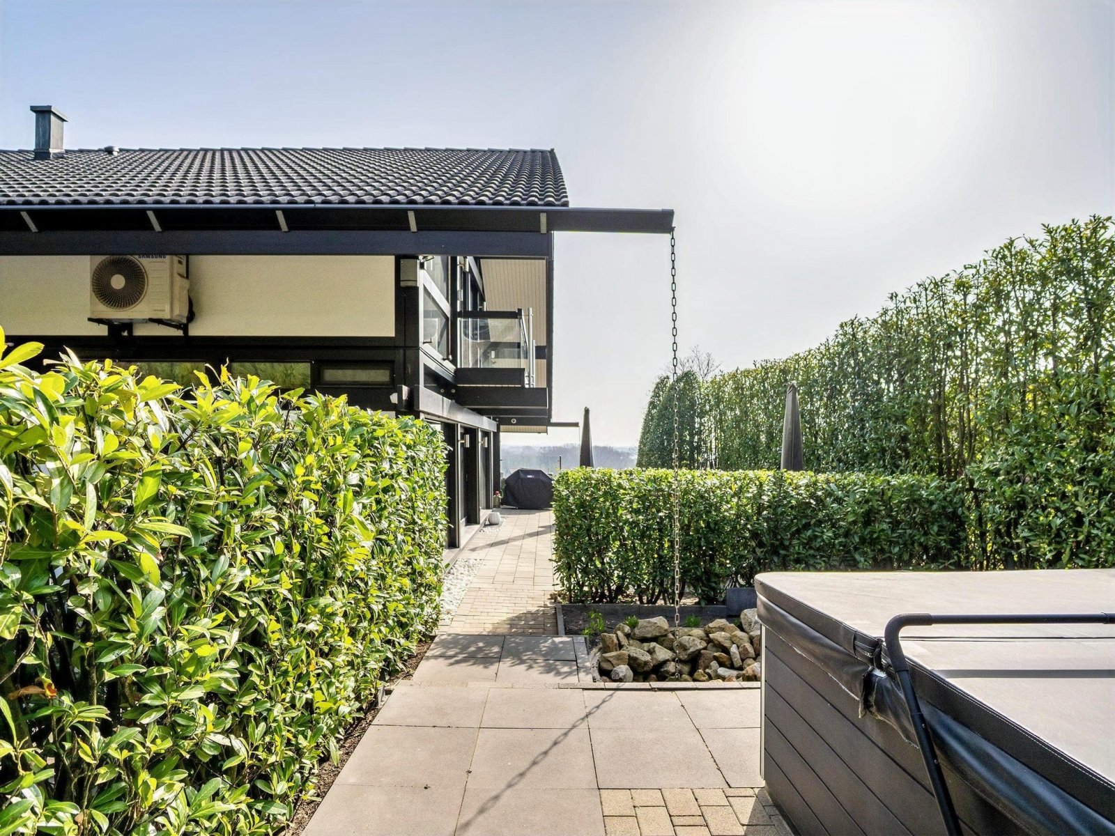 Terrasse mit Whirlpool Terrasse mit Whirlpool
