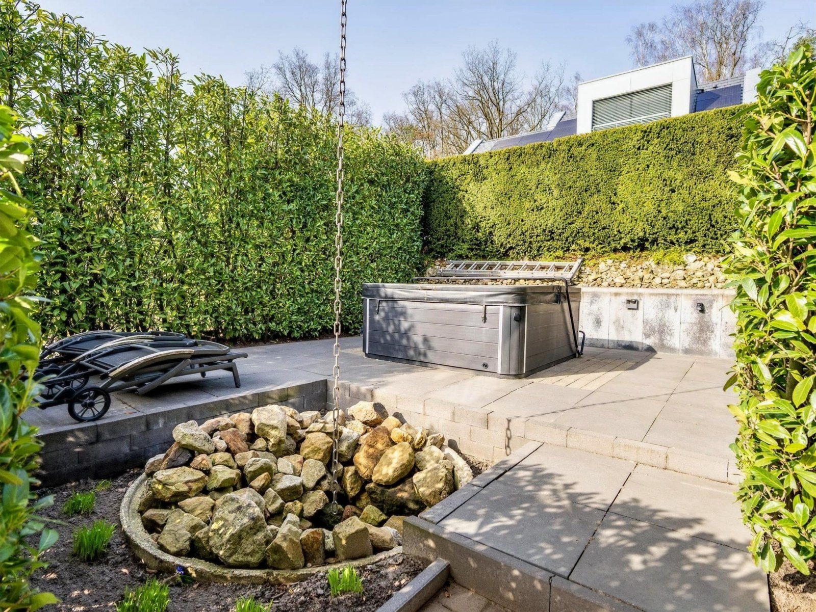 Terrasse mit Whirlpool Terrasse mit Whirlpool