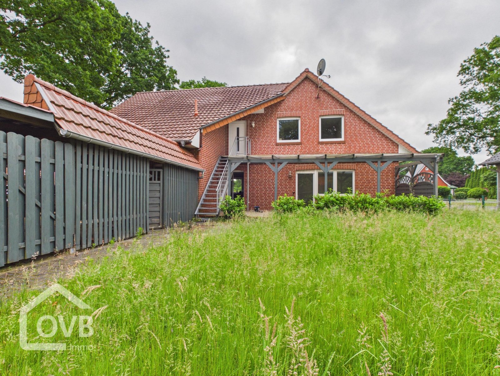 Rückansicht / Aufgang Einliegerwohnung