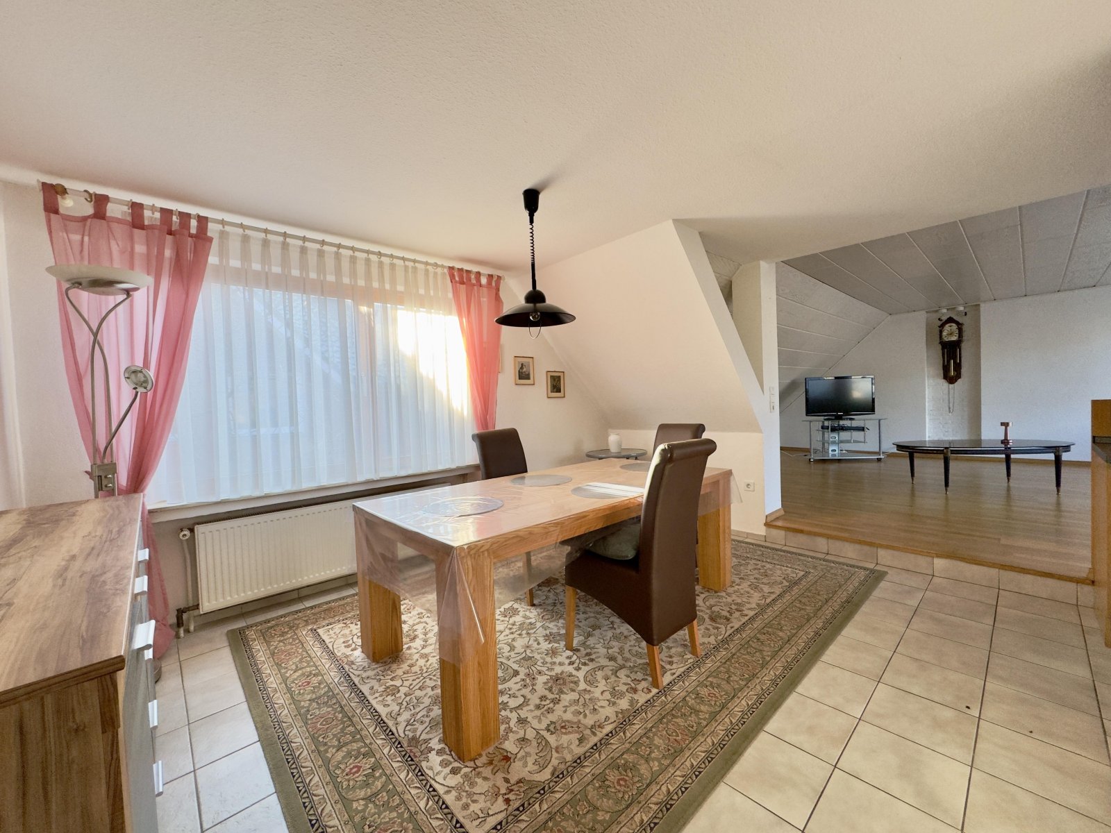 Wohn-/Esszimmer DG Wohn-/Esszimmer DG