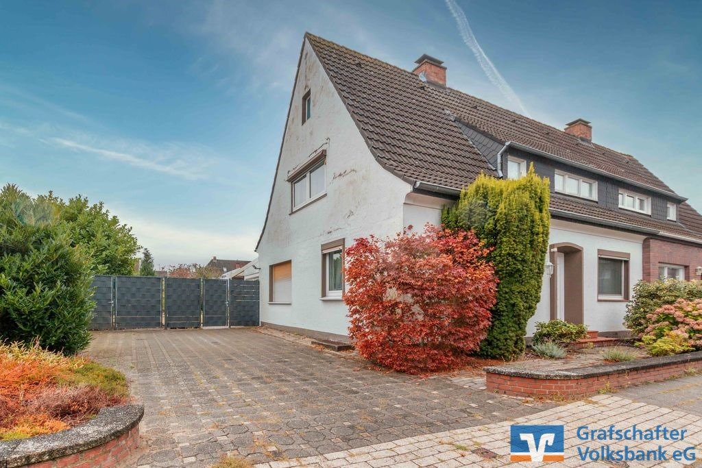 Nordhorn: Doppelhaushälfte mit Potential in Nordhorn Nordhorn: Doppelhaushälfte mit Potential in Nordhorn