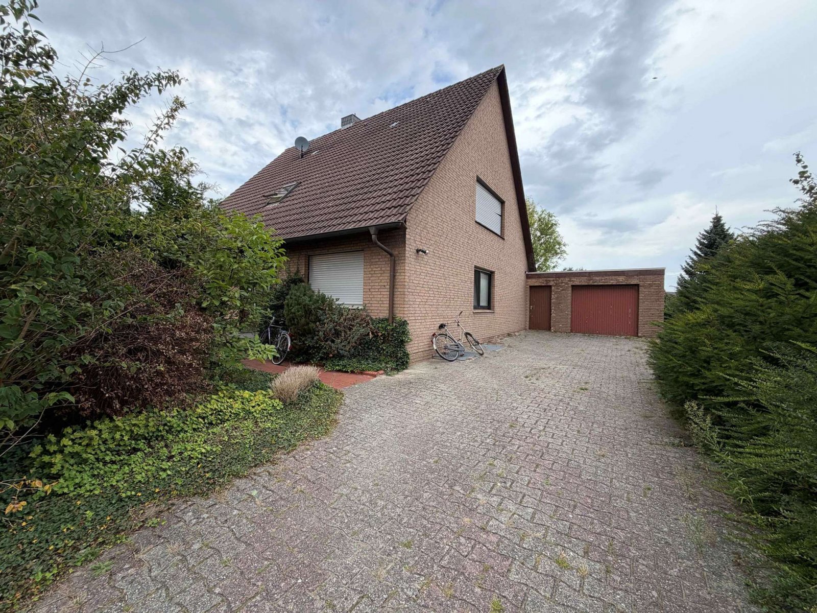 Haus mit Garage Haus mit Garage