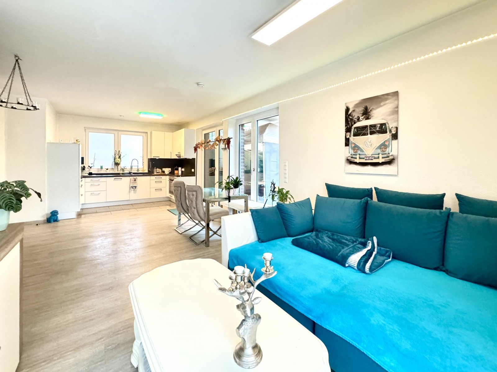 Wohnzimmer mit Küche Wohnzimmer mit Küche