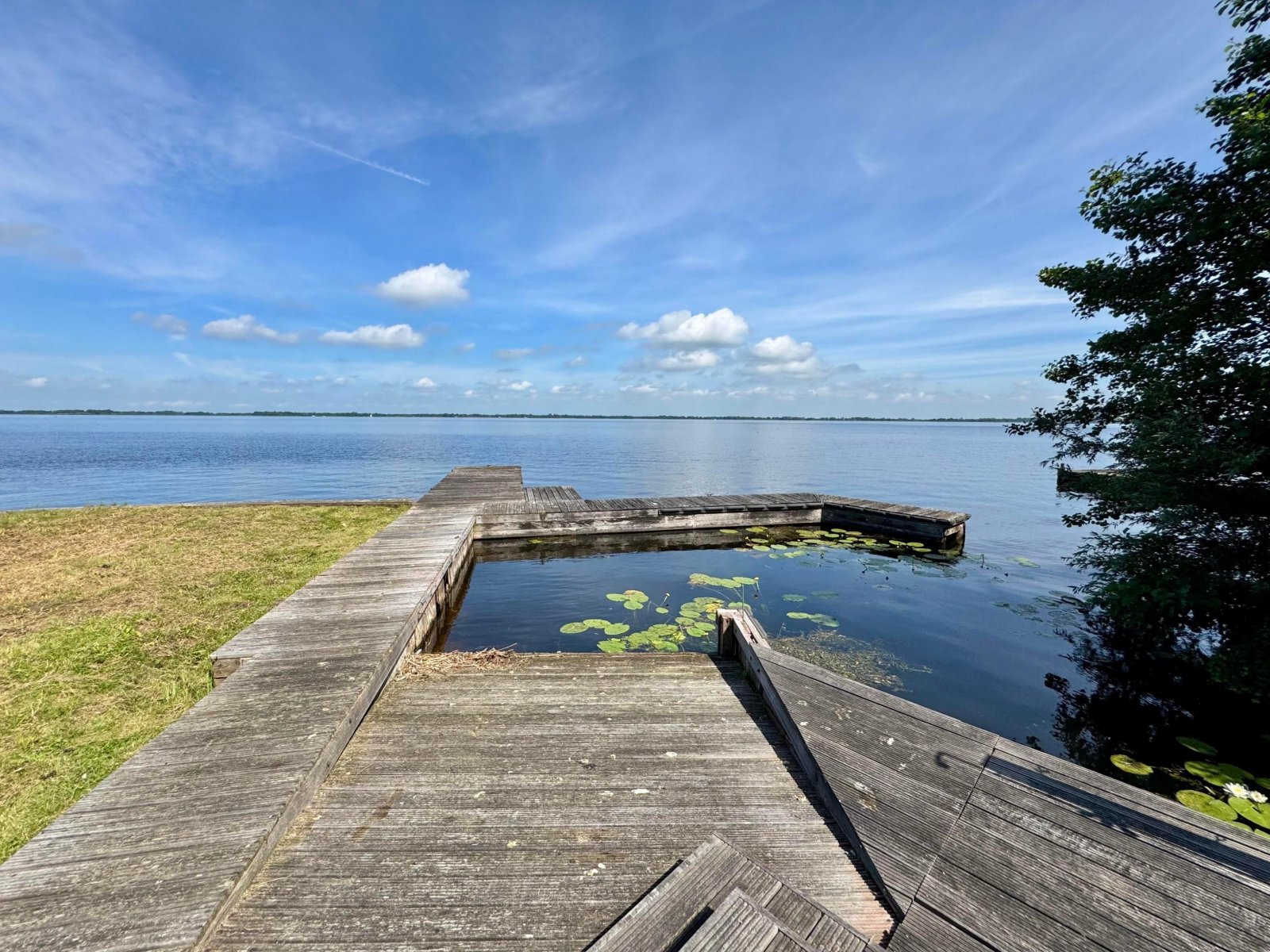 eigener Bootssteg am Wasser