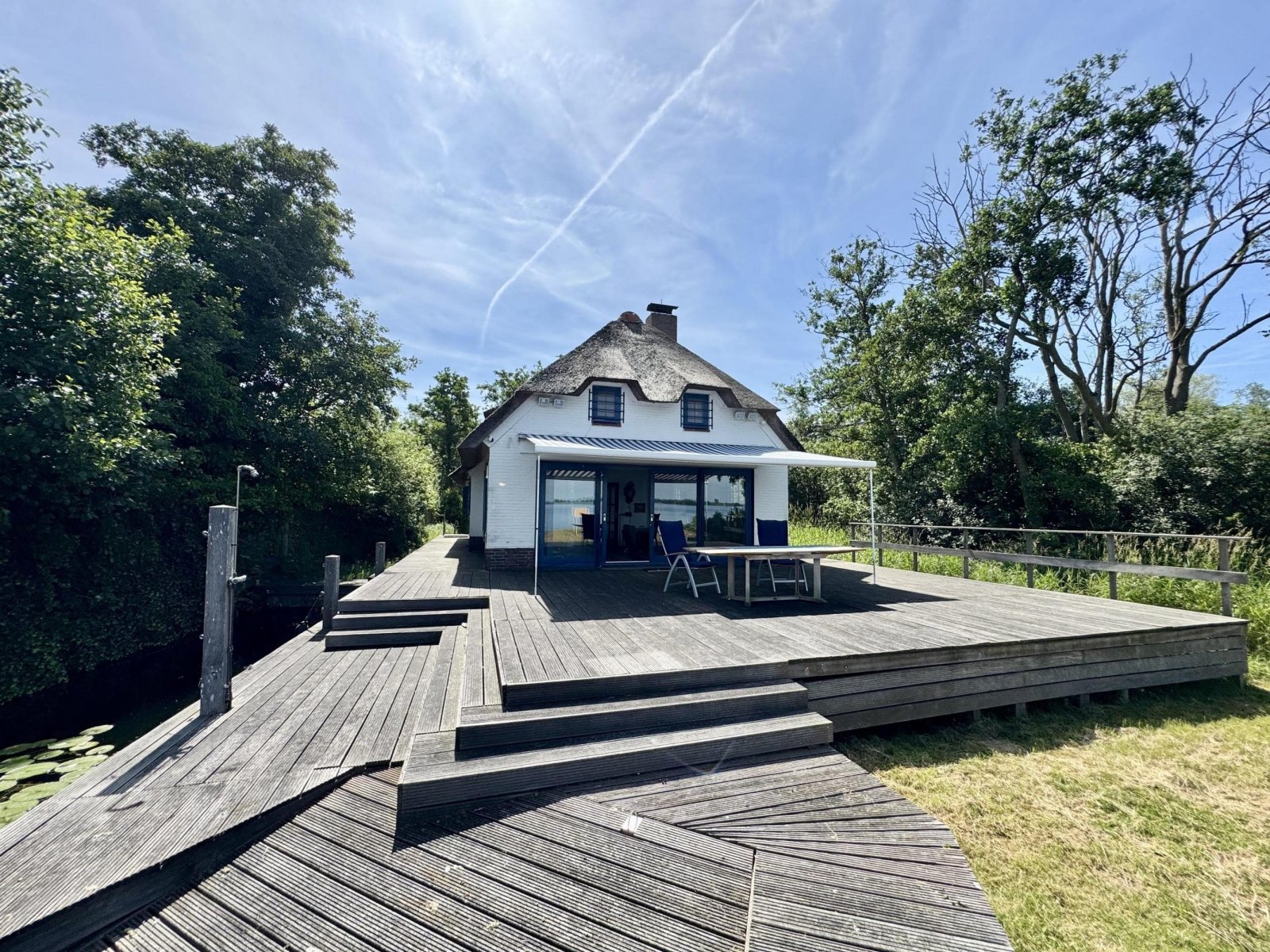 Rückansicht mit Bootsteg