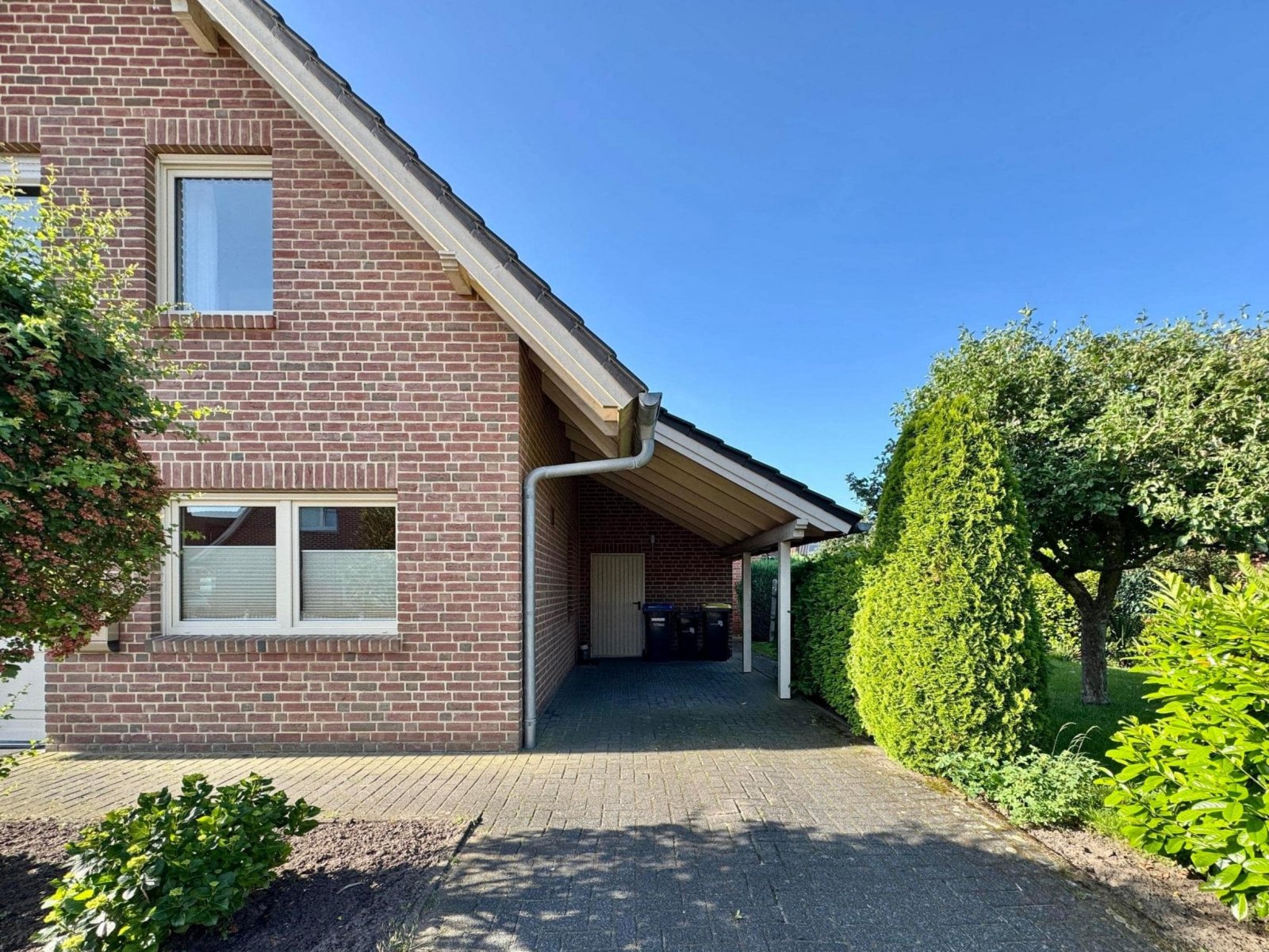 Straßenansicht