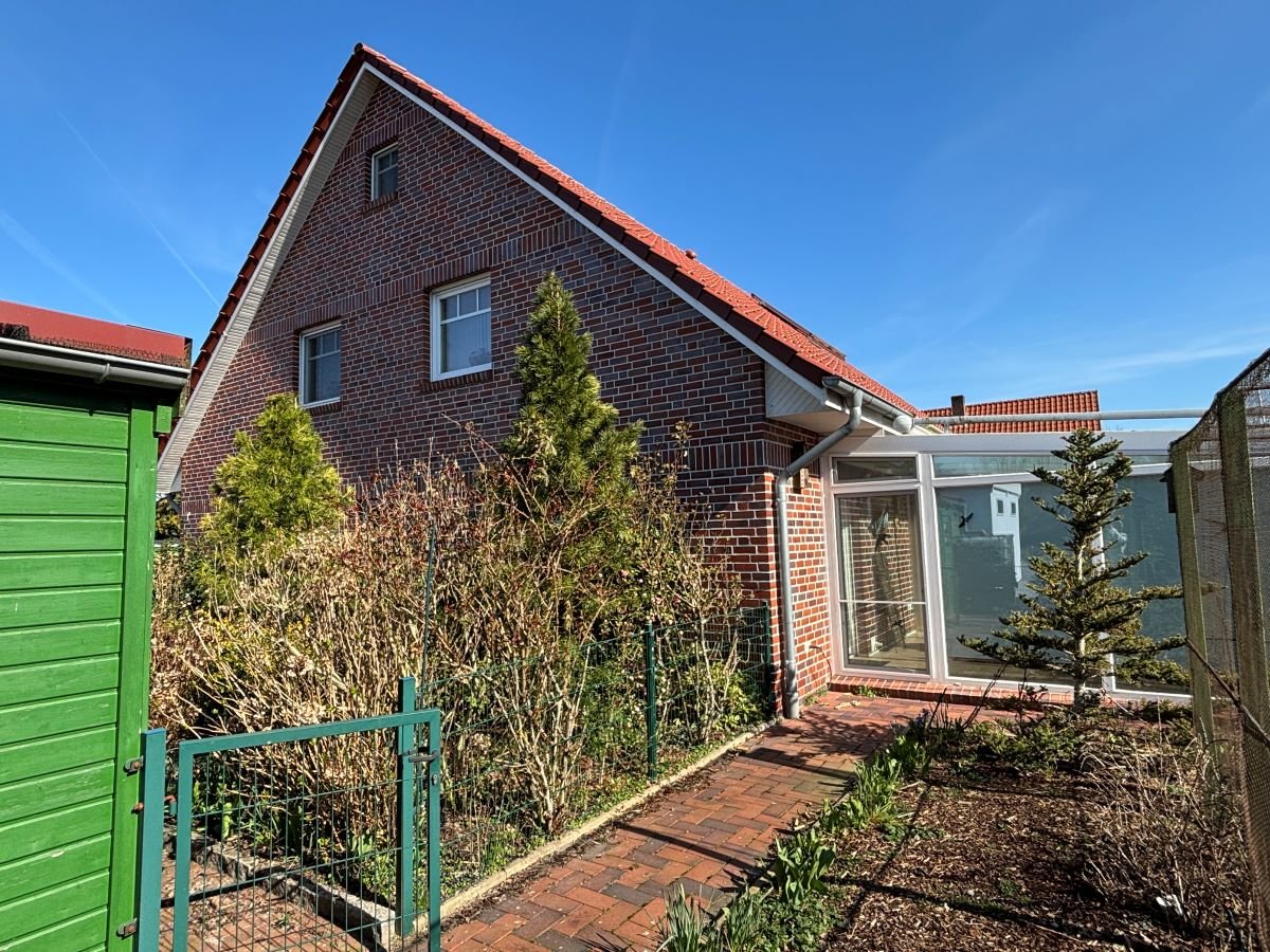Giebelansicht mit Wintergarten Giebelansicht mit Wintergarten