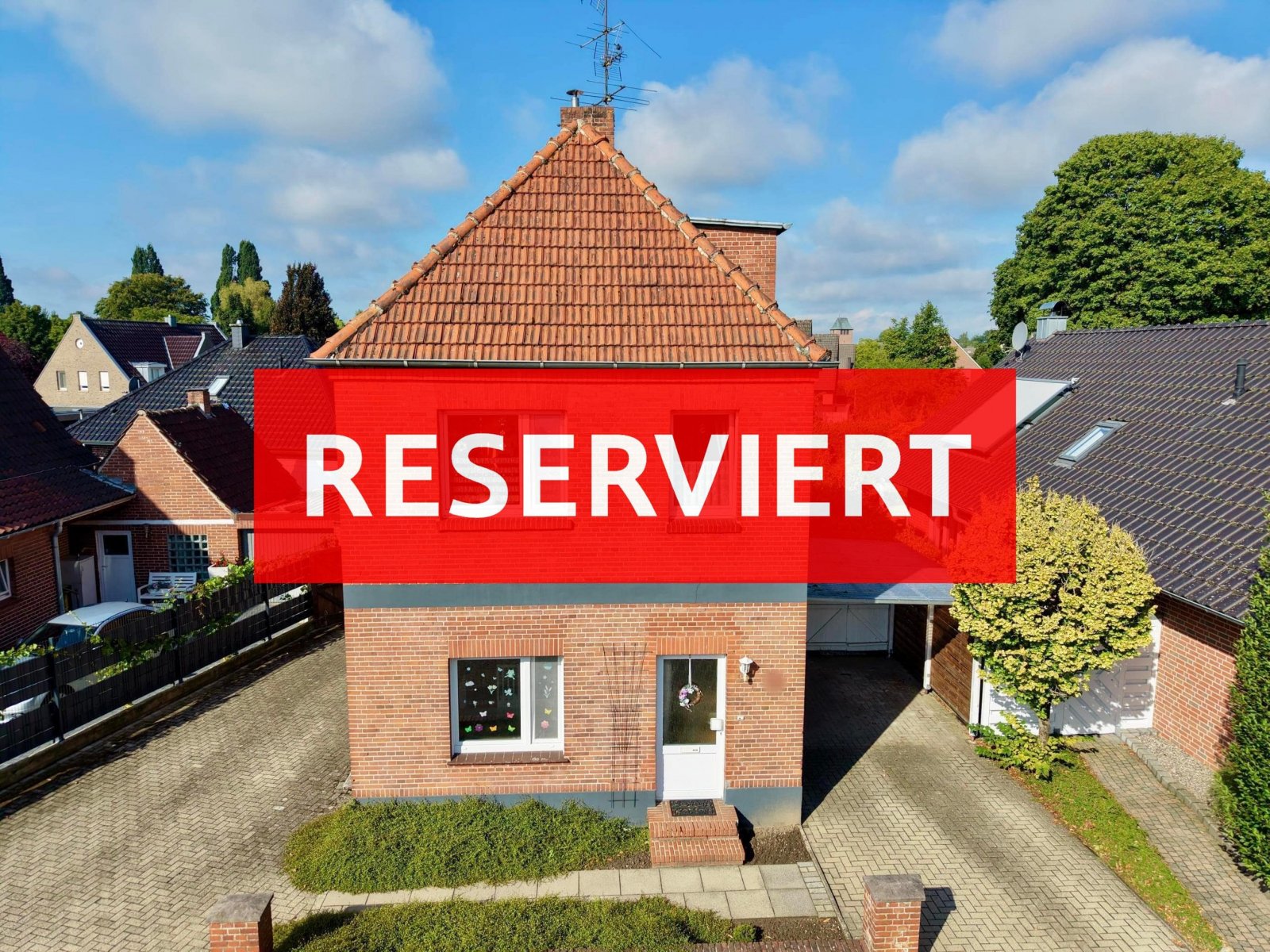 Nordhorn: Stilvolles Zweifamilienhaus mit Charme und Entwicklungspotenzial in Nordhorn-Bookholt 