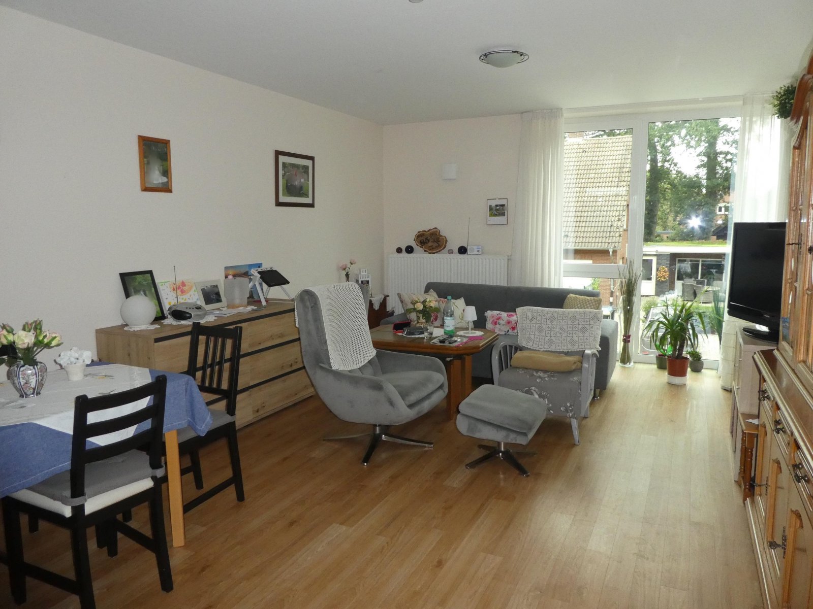 Wohn-, Esszimmer und Küche Wohn-, Esszimmer und Küche