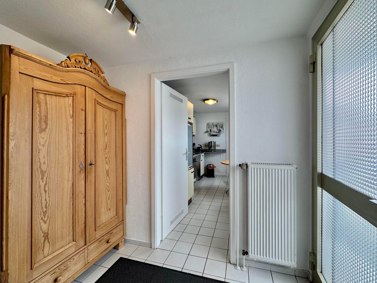 Flur EG/Blick in die Küche