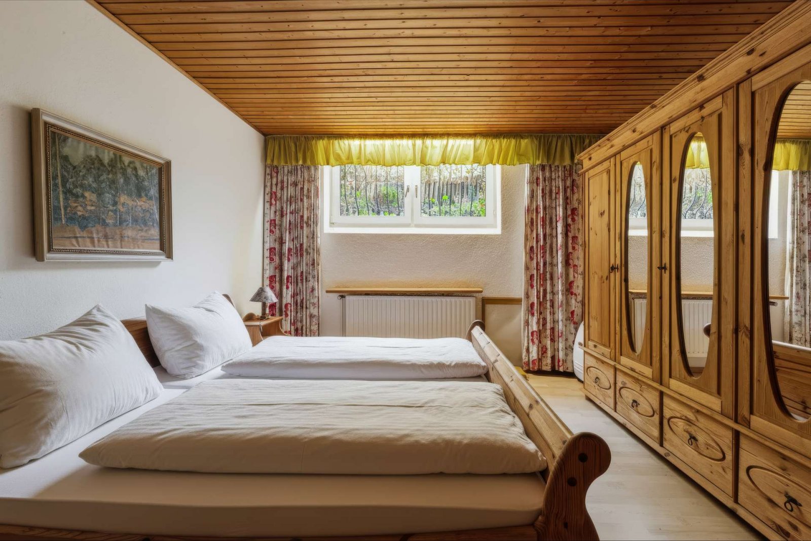 Schlafzimmer im Untergeschoss Schlafzimmer im Untergeschoss