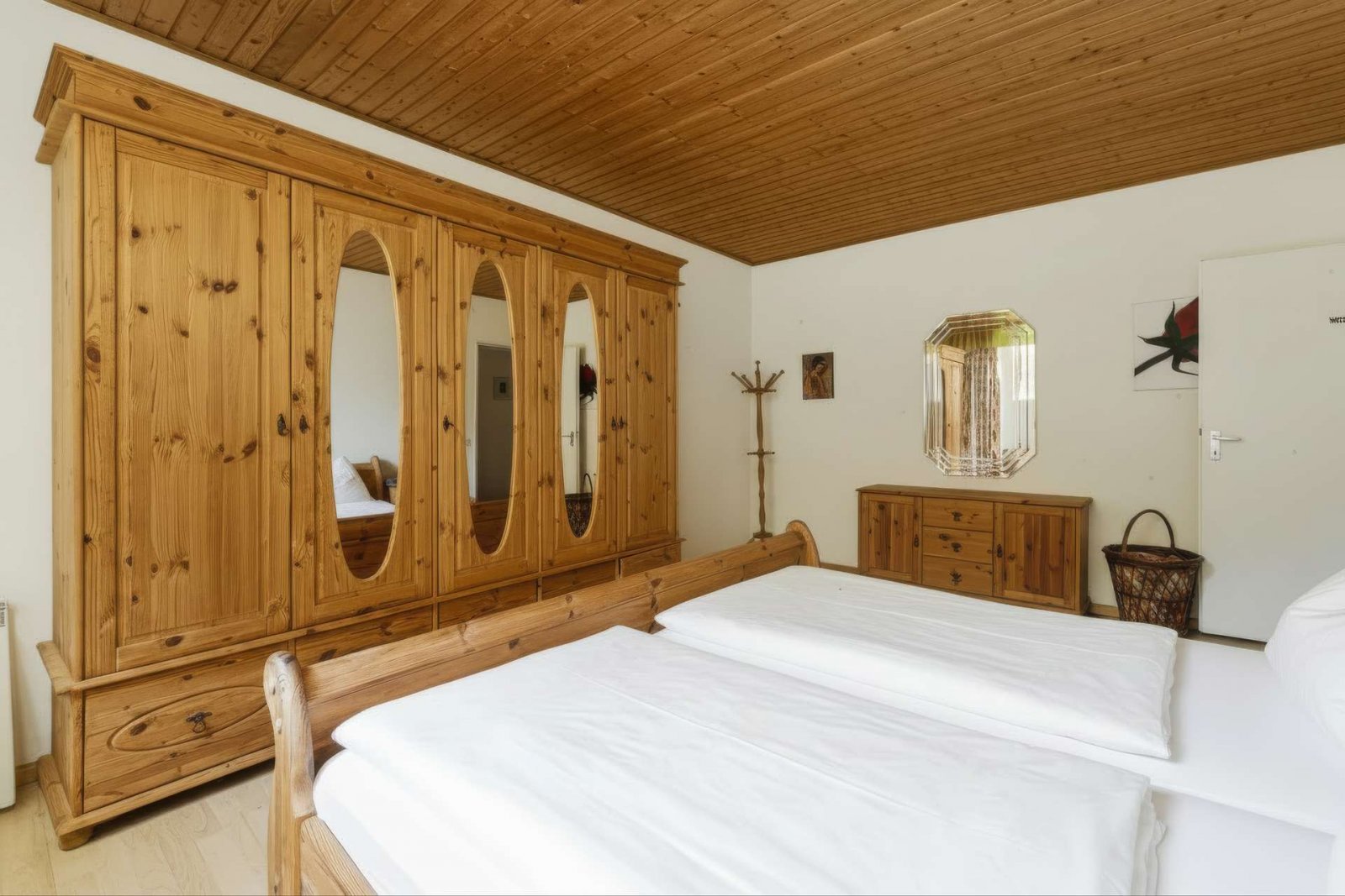 Schlafzimmer im Untergeschoss Schlafzimmer im Untergeschoss