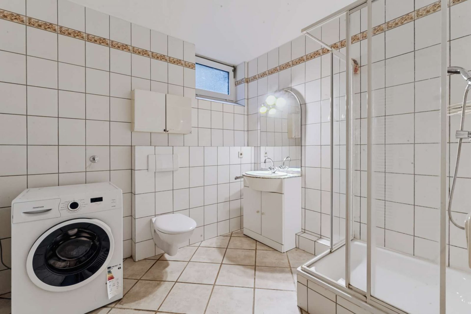 Badezimmer im Untergeschoss Badezimmer im Untergeschoss