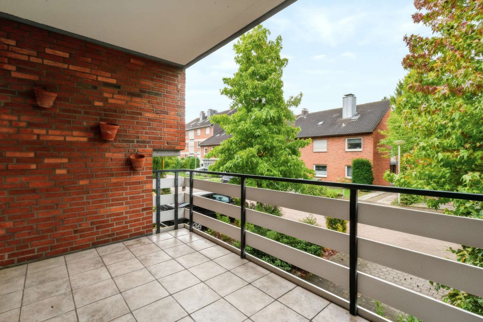 Wohnzimmer Balkon, Ausblick auf die Straße Wohnzimmer Balkon, Ausblick auf die Straße