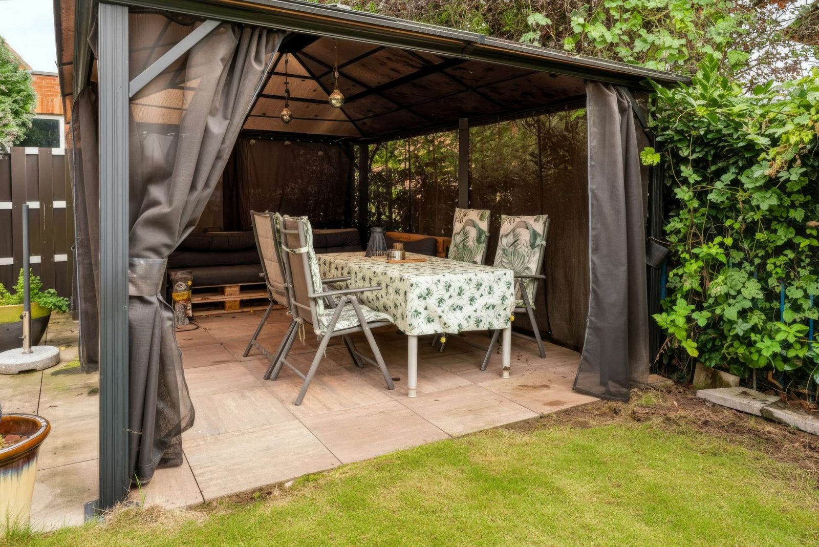 Terasse mit Pavillon Terasse mit Pavillon