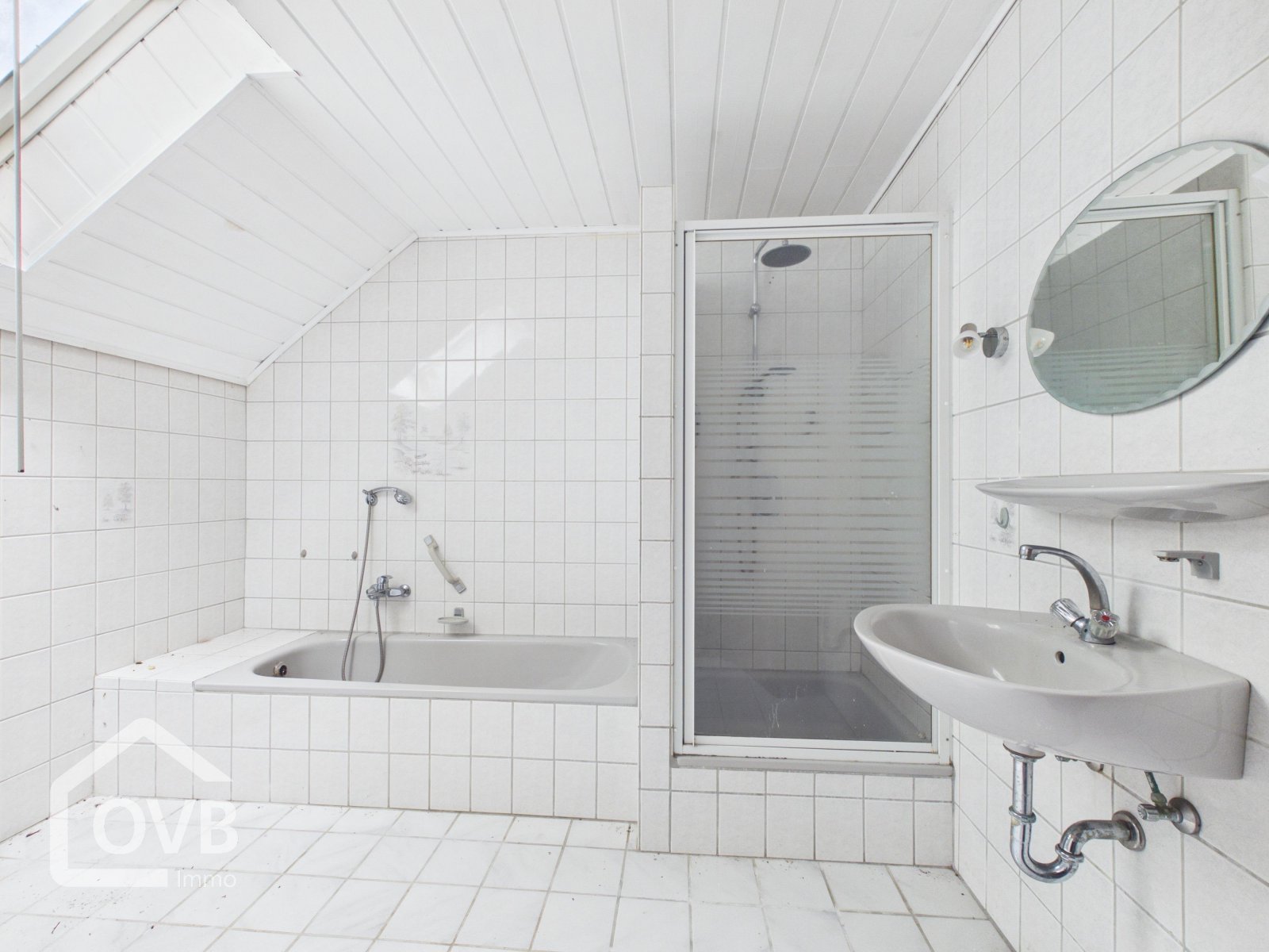 Badezimmer Vorderhaus ( Wohnung 1) Badezimmer Vorderhaus ( Wohnung 1)