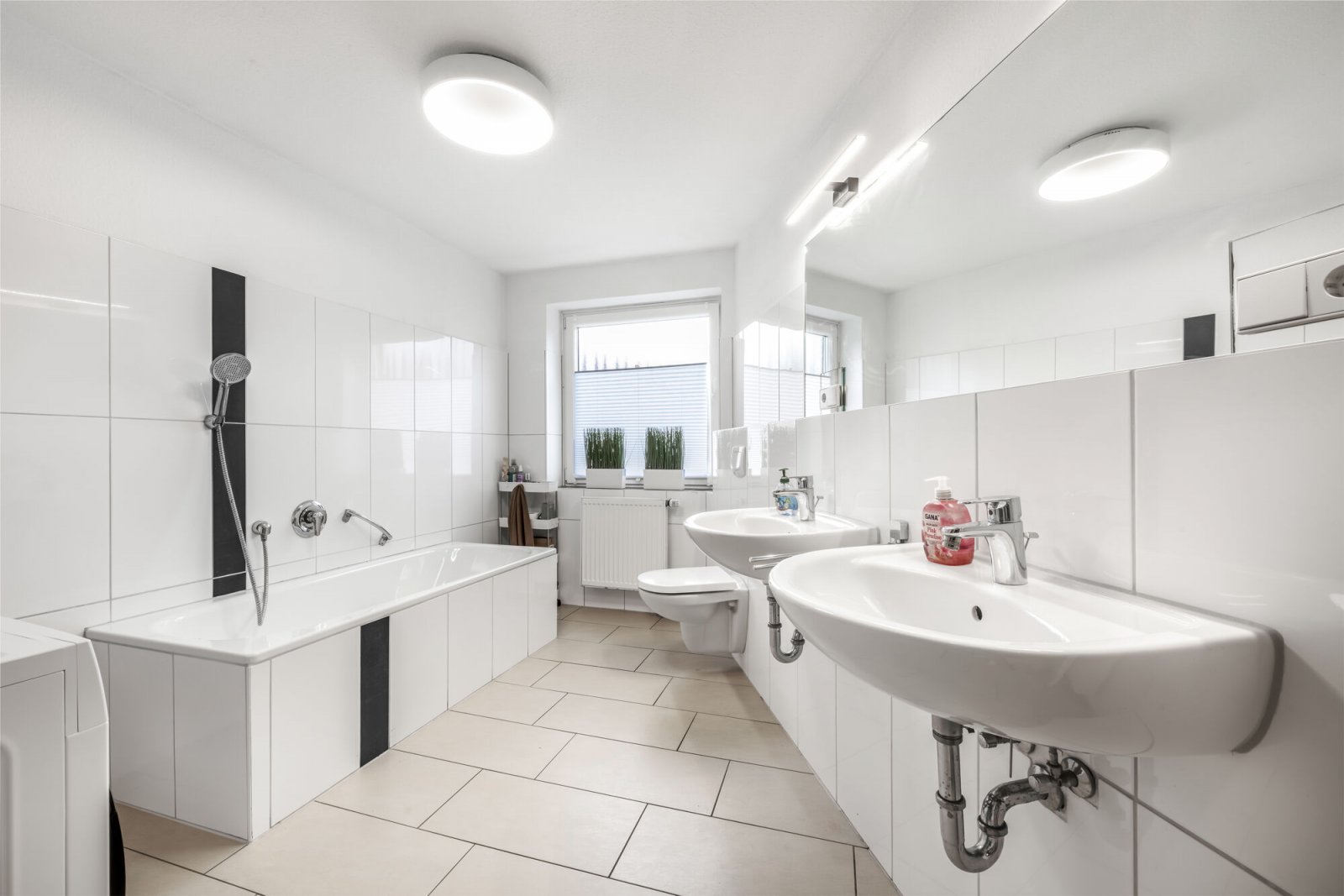 Wohnung 1 - Tageslichtbad Wohnung 1 - Tageslichtbad