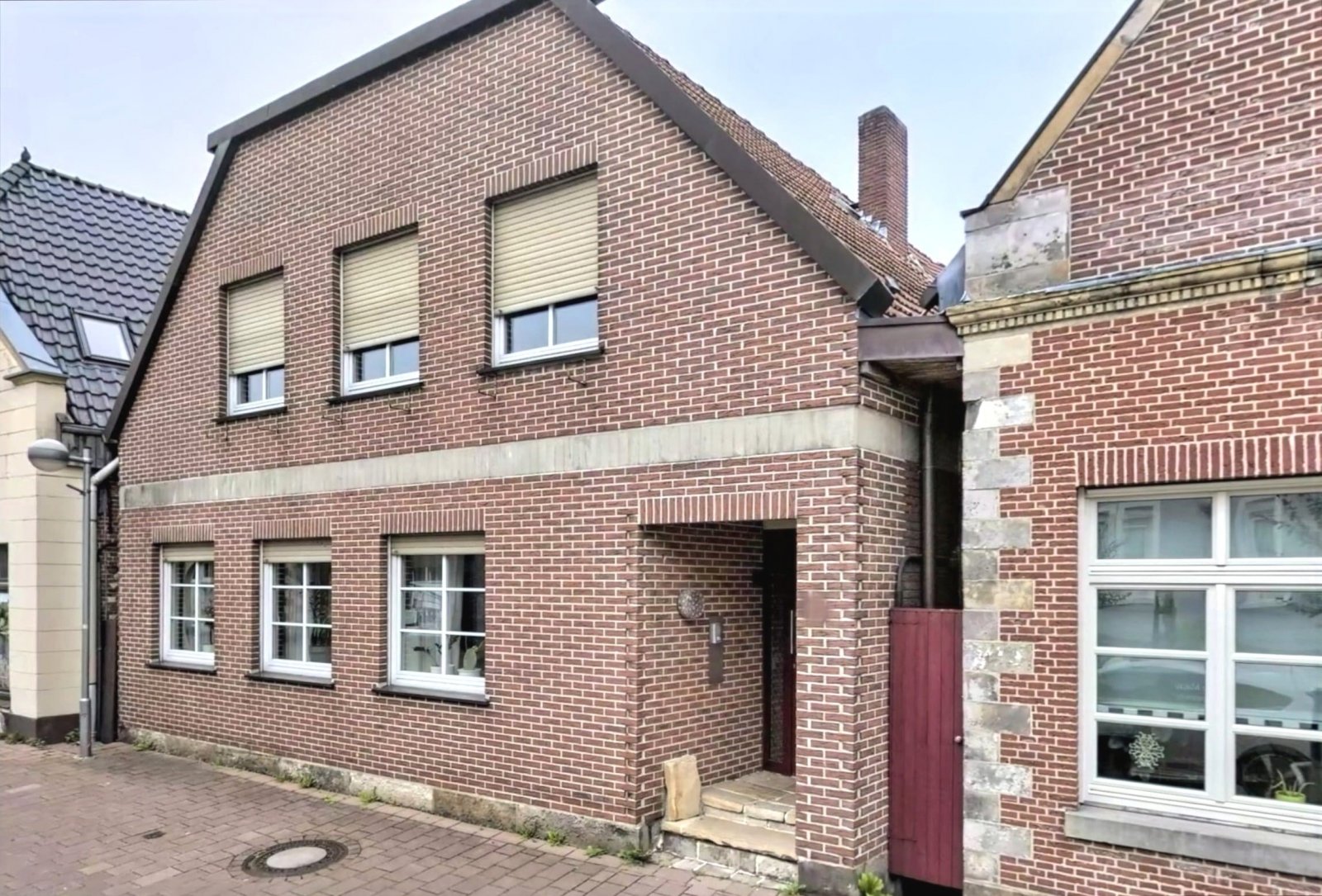 Straßenansicht seitlich Straßenansicht seitlich