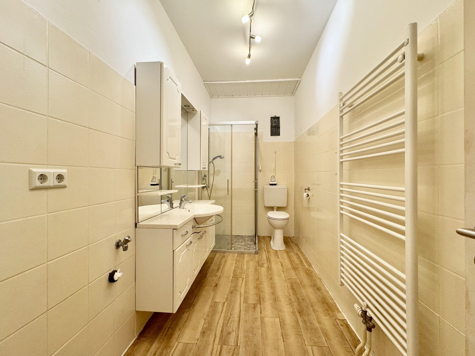 Badezimmer EG Badezimmer EG