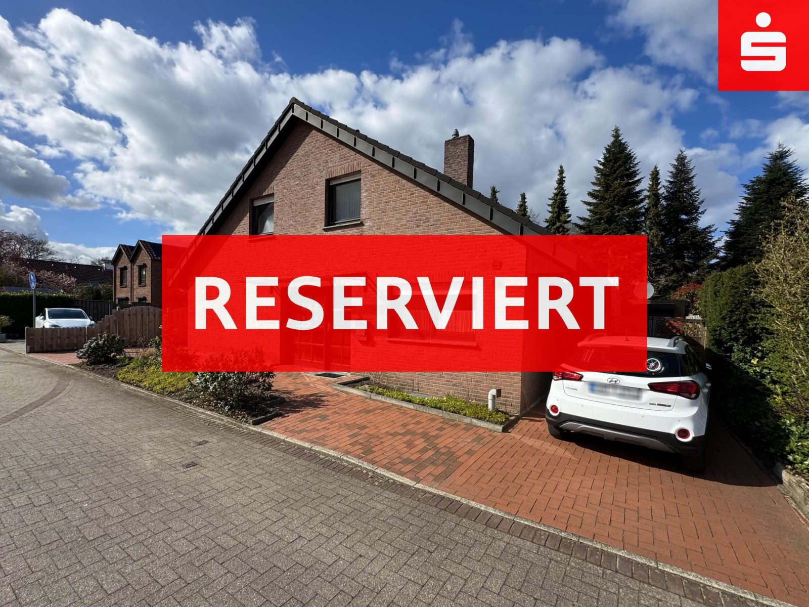Straßenansicht seitlich Straßenansicht seitlich