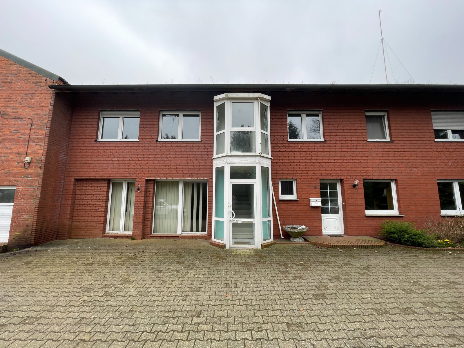 Vorderansicht Zwischenbau Vorderansicht Zwischenbau