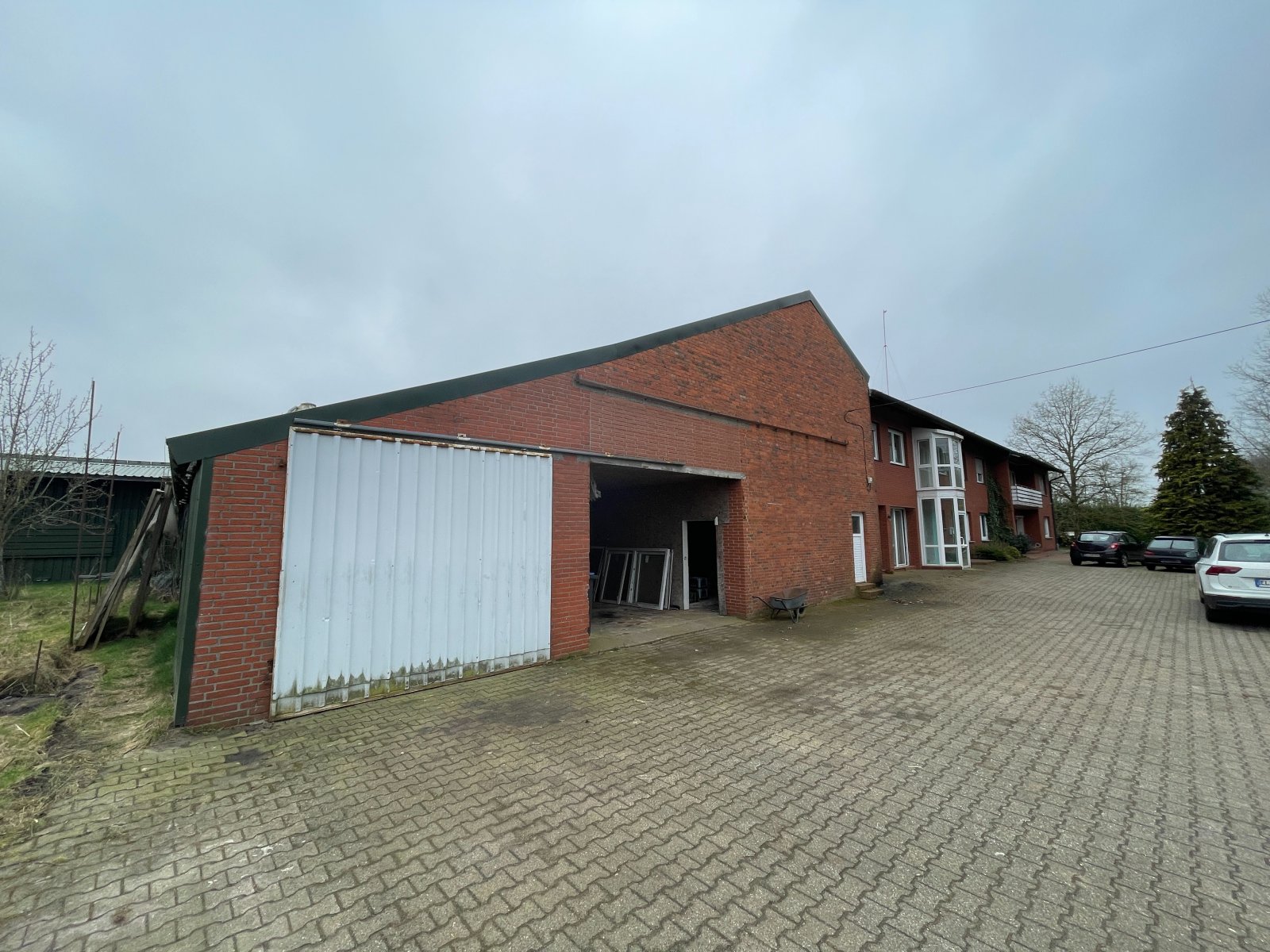 Vorderansicht Halle Vorderansicht Halle