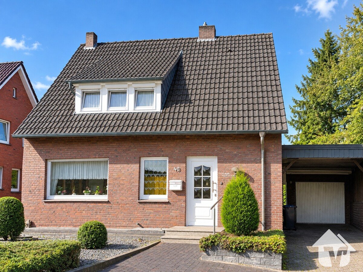Ansicht mit Garage Ansicht mit Garage